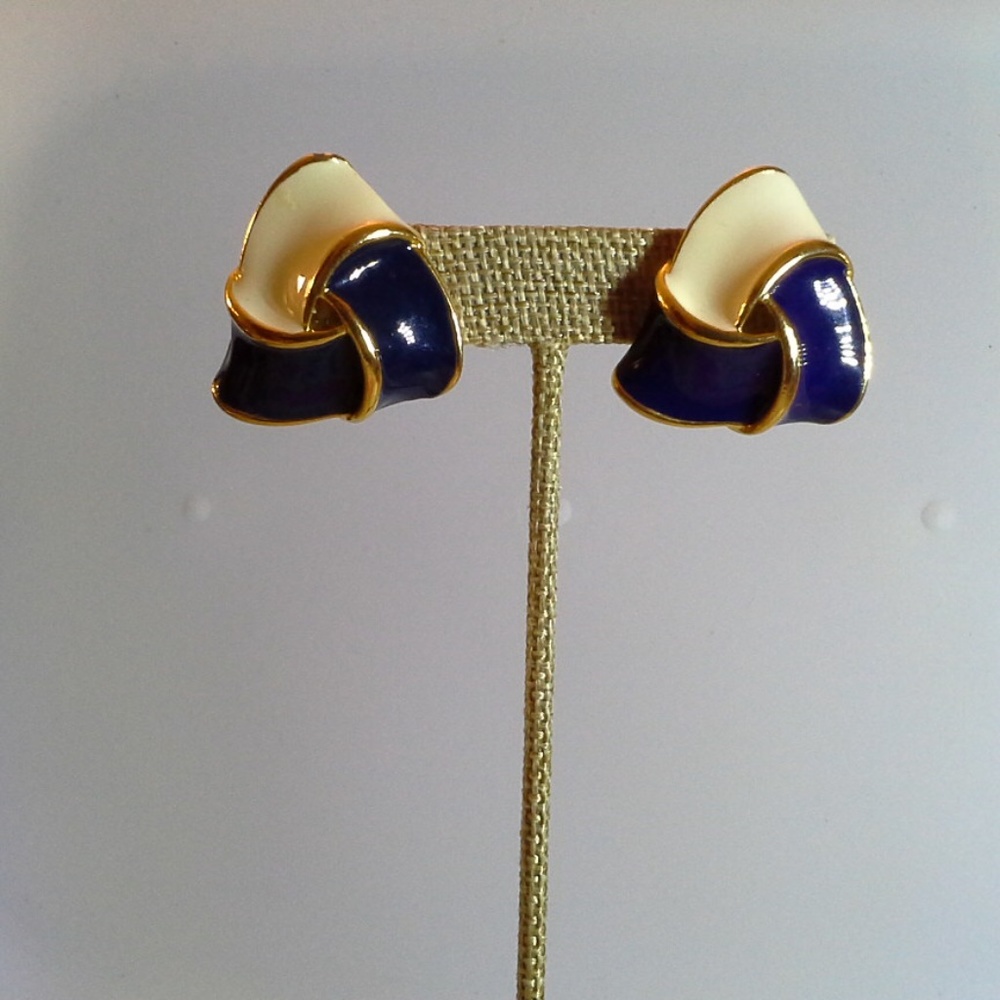 Triangle Triquetra Infinity Clip On Earrings - Picture 2 of 8